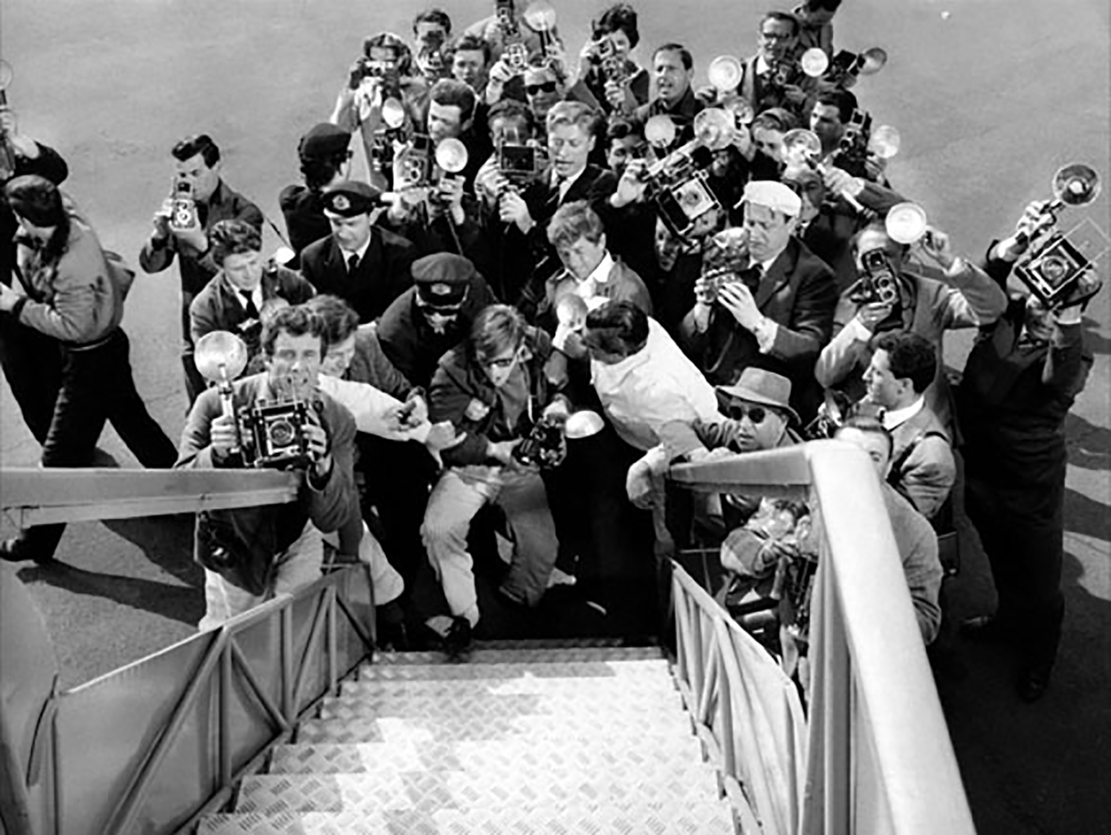 No! I Don’t Do Weddings and I’m Not Paparazzi!